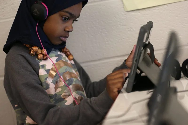 Modern teachers shouldn't waste time lecturing students